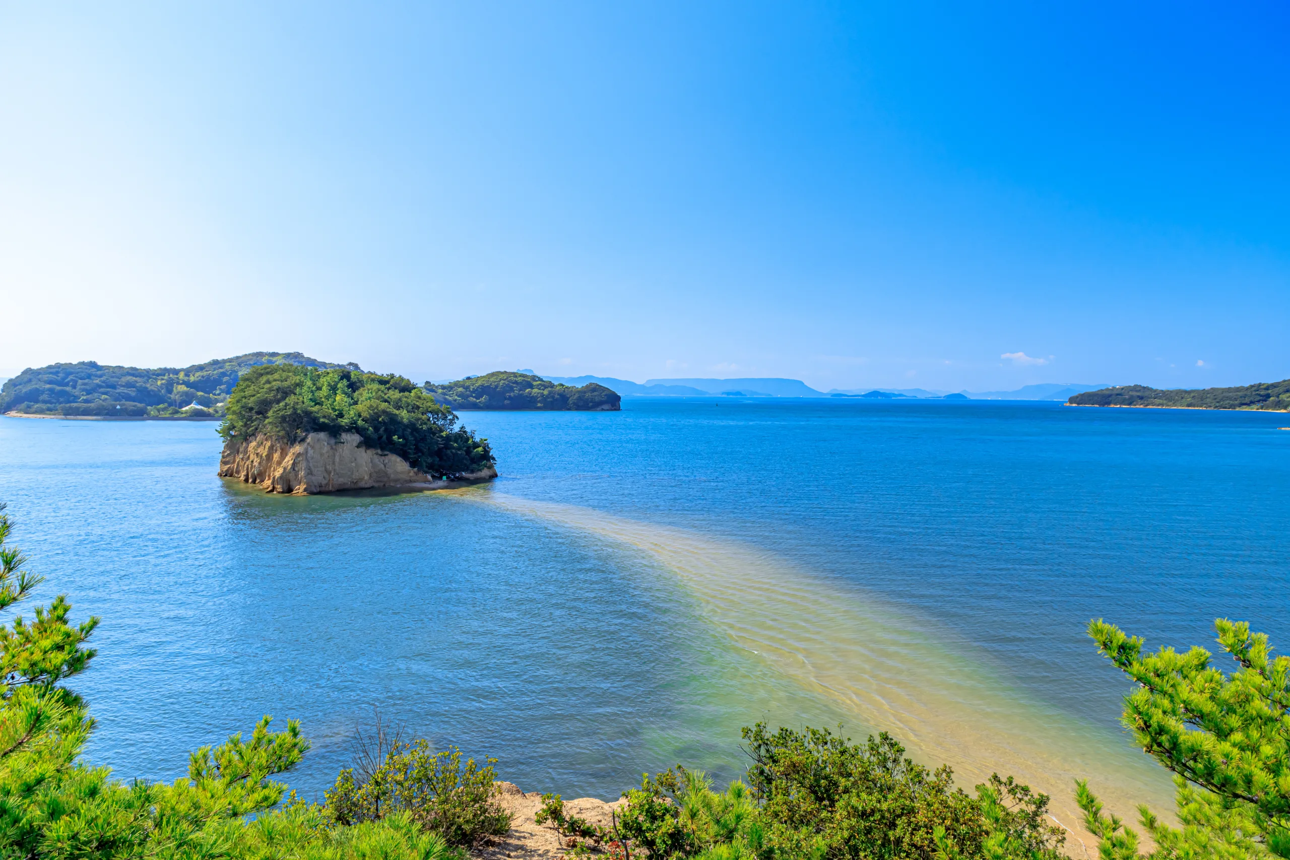 エンジェルロード（満潮時）　香川県小豆島　Angel Road (at high tide).　Kagawa-ken Shodoshima